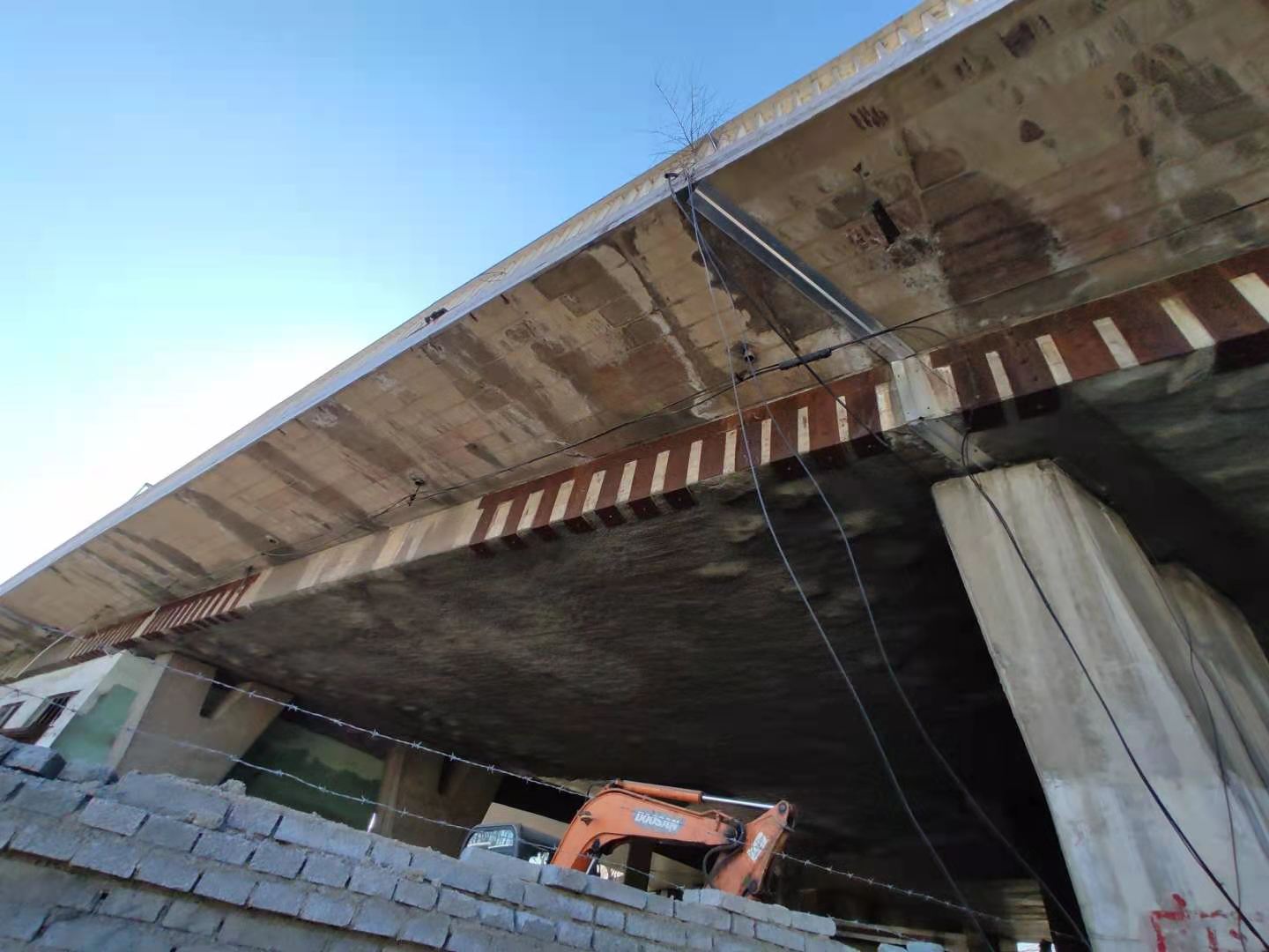 达州桥梁粘钢加固的四大特性